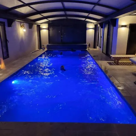 Nyaraló 3s For 8 People Indoor-outdoor Pool, Sauna And Farm Berthouville