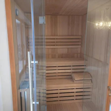 Nyaraló 3s For 8 People Indoor-outdoor Pool, Sauna And Farm Berthouville